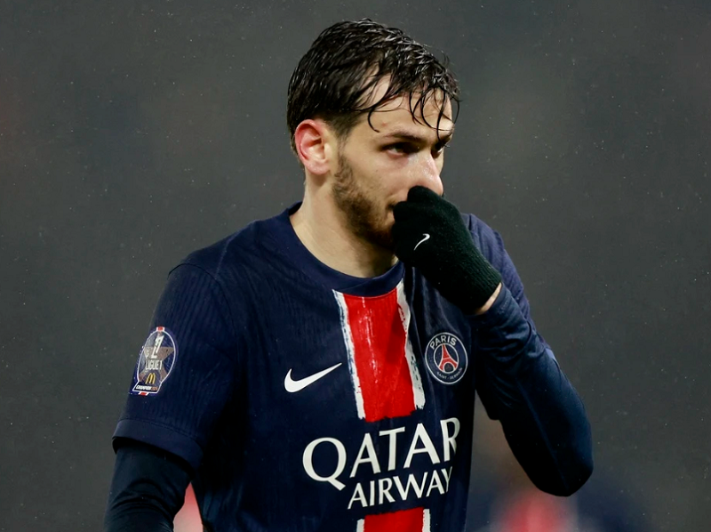 PSG khước từ đàm phán, Arsenal khó chạm tay vào Kvaratskhelia